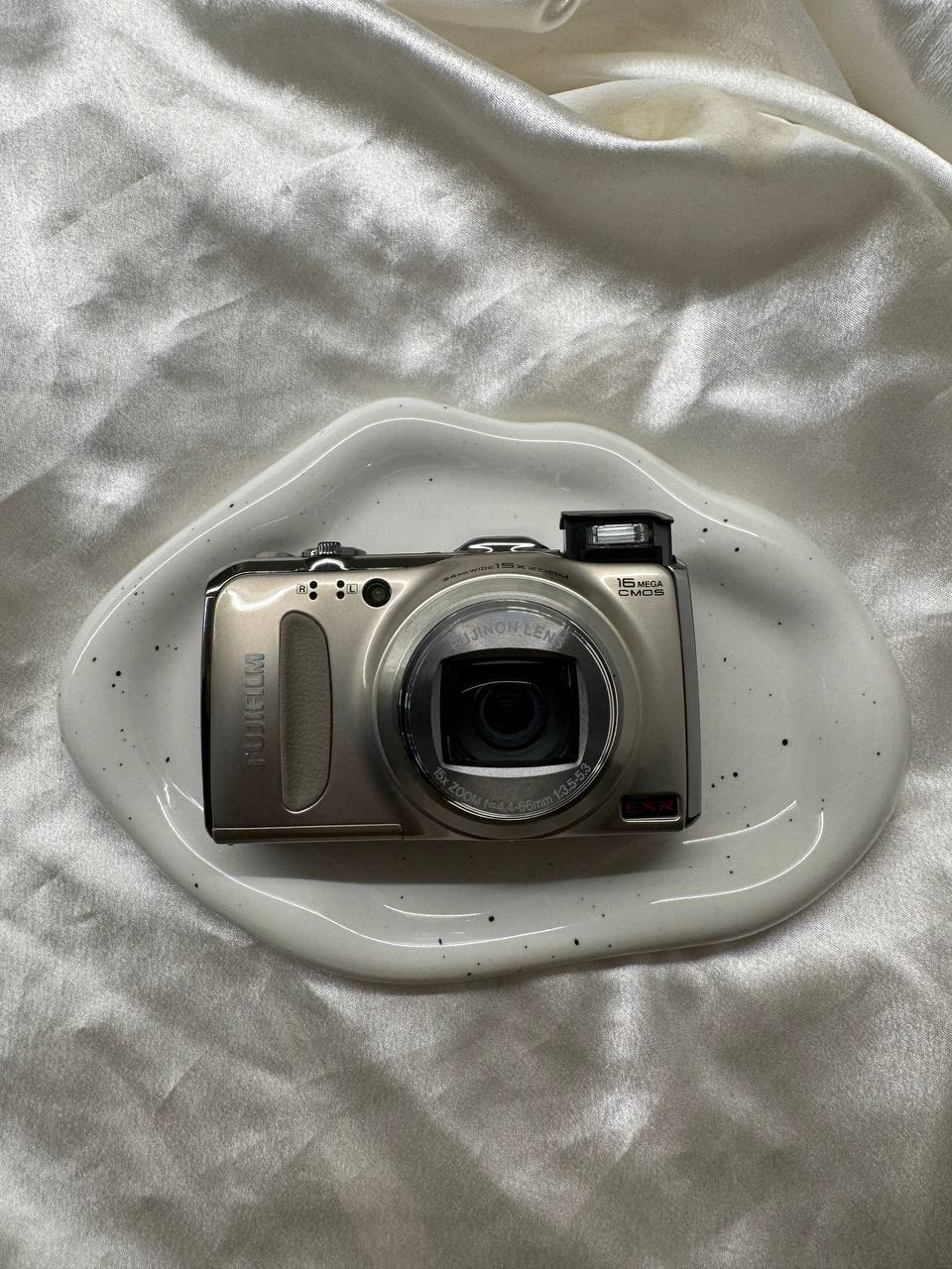 Fujifilm Finepix F550 EXR (Gold)