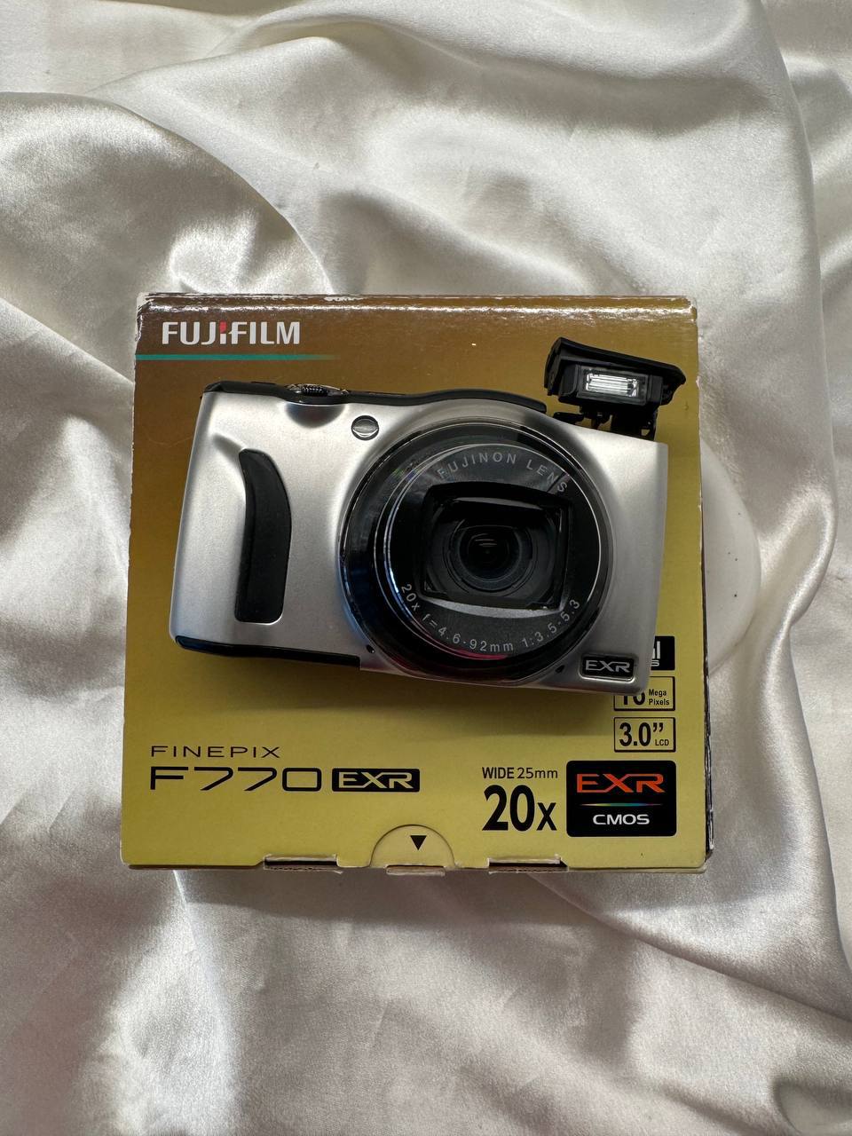 Fujifilm Finepix F770 EXR (Silver)