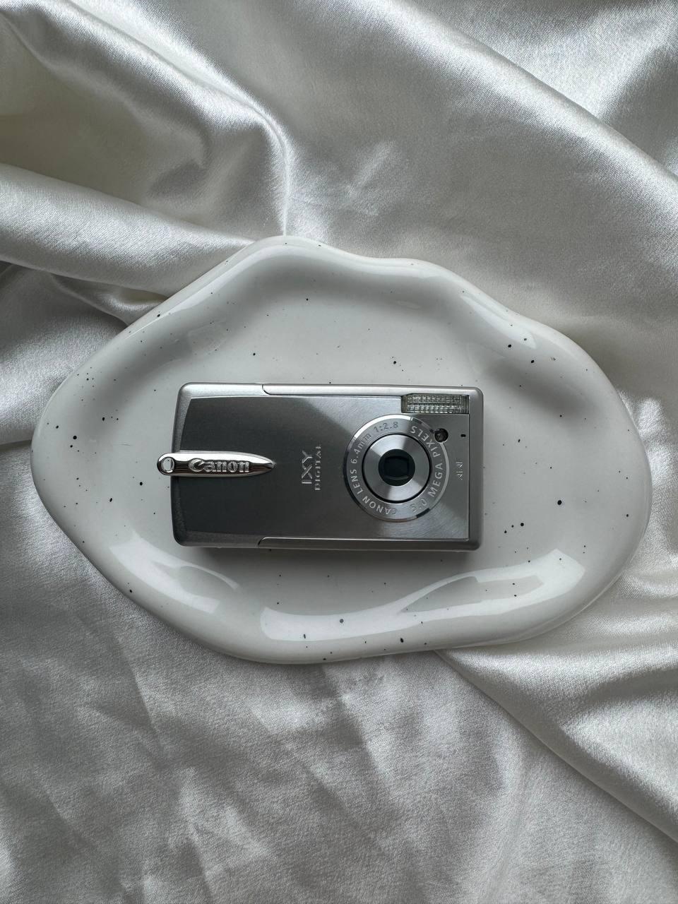 Canon IXY Digital L1 (Silver)