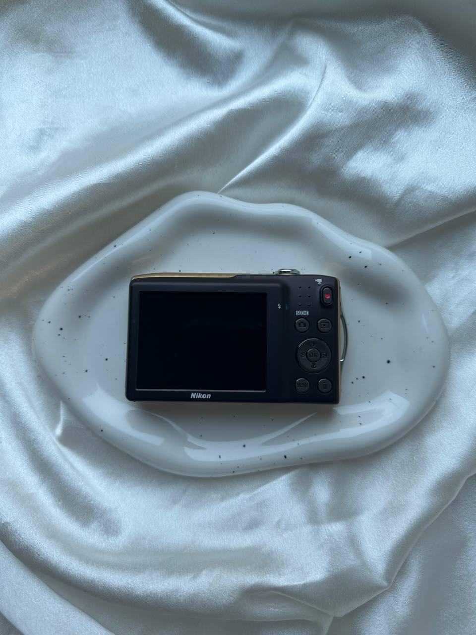 Nikon Coolpix S3300 (Gold)