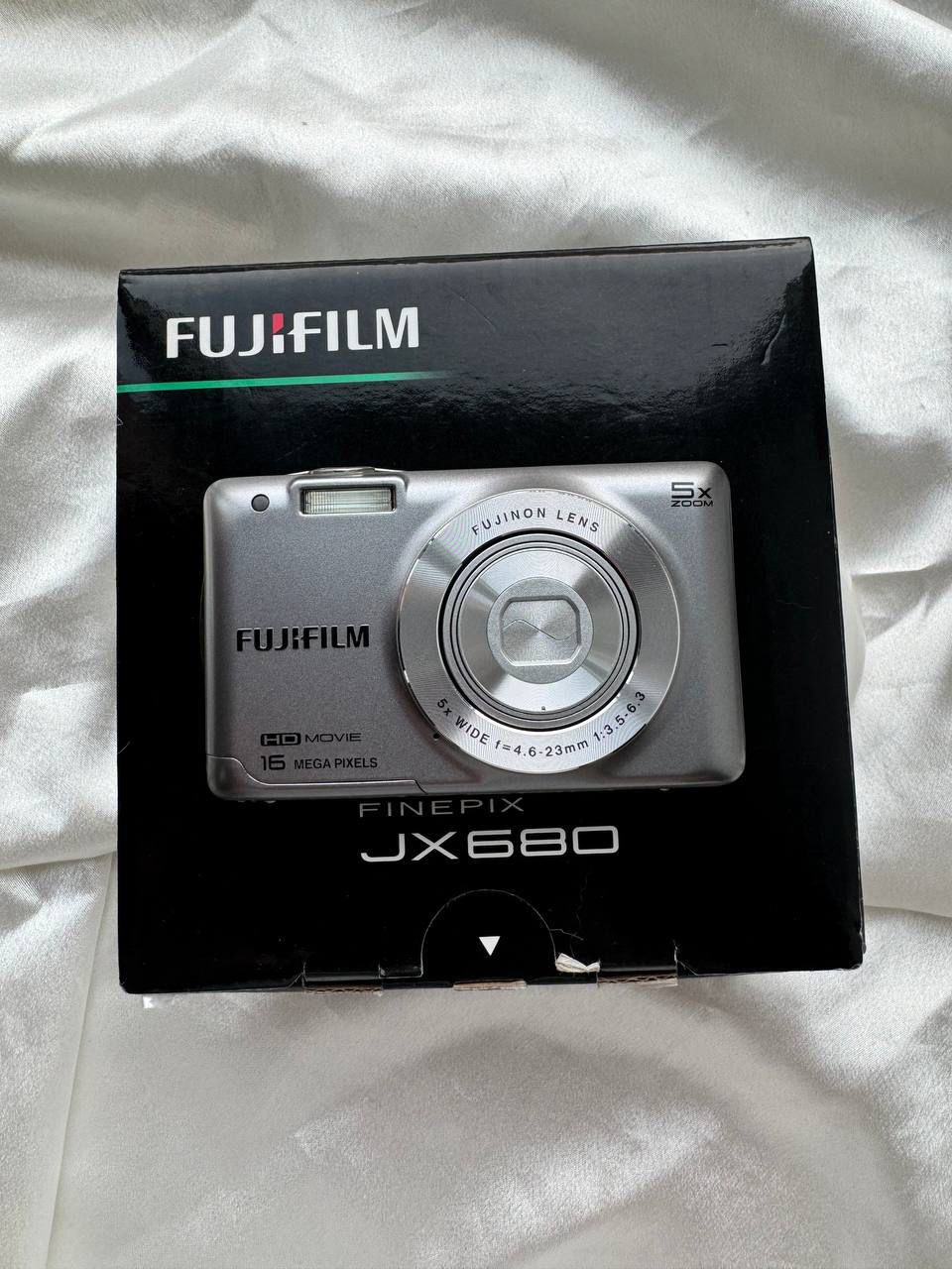 Fujifilm Finepix JX680 (Silver)