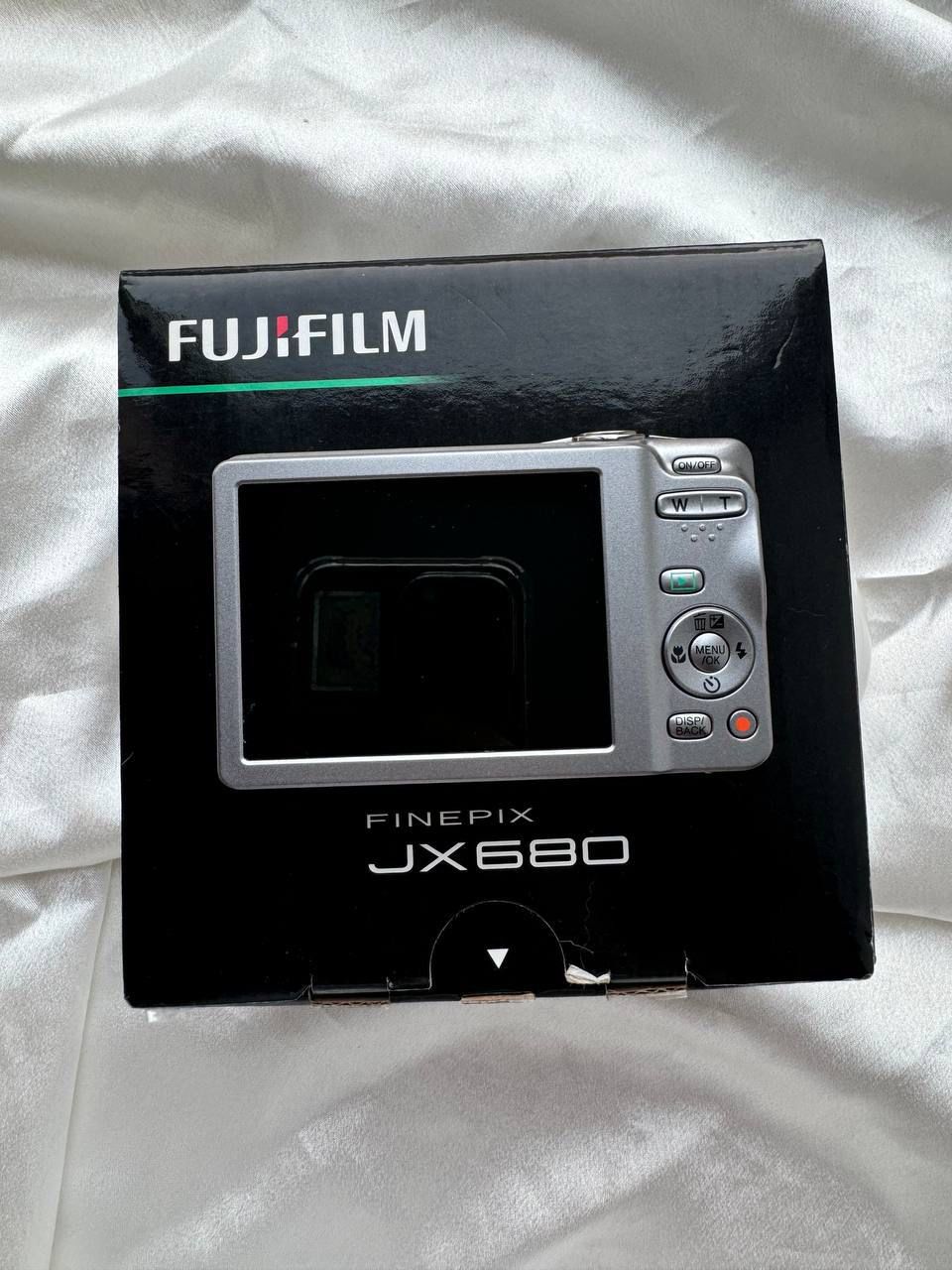 Fujifilm Finepix JX680 (Silver)