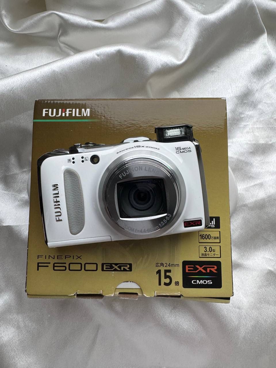Fujifilm Finepix F600EXR (White)