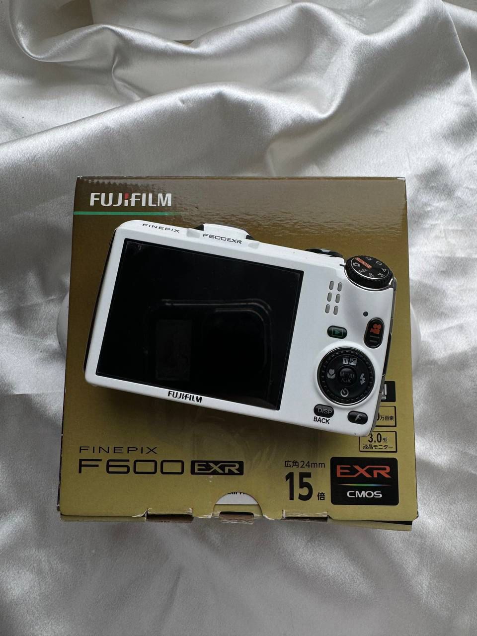 Fujifilm Finepix F600EXR (White)